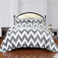 Load image into Gallery viewer, Winter 3Pcs Velvet Bedding Diamond Comforter Set
