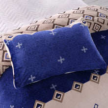 Load image into Gallery viewer, Winter 3Pcs Velvet Bedding Diamond Comforter Set
